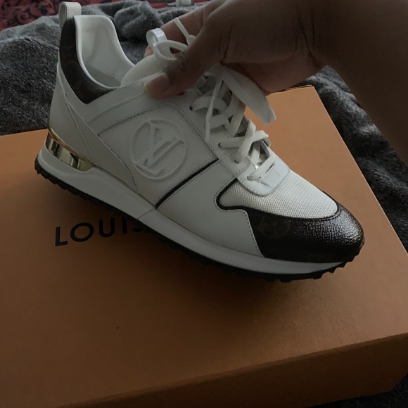 Lv Shoes - Picture 1 of 1